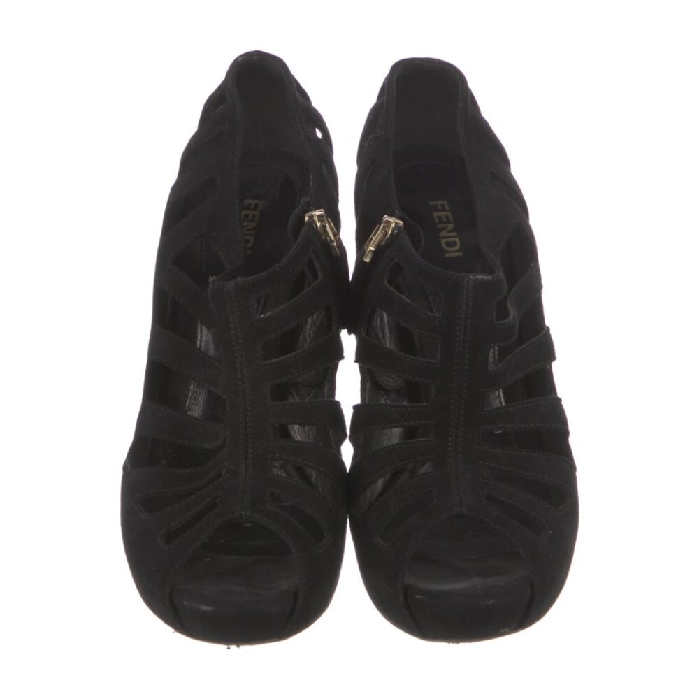 FENDI Suede Classic Pumps